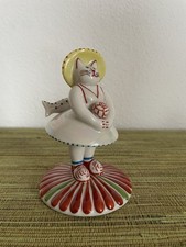 Katzenmädchen mit Fisch