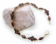 Bracelet with garnet real gold