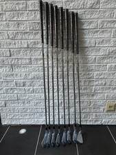 Titleist 680   3-PW S300       Standard Griff, Loft und Lie.