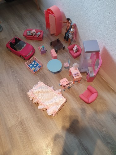 Sehr viele barbiesachen - sehr,