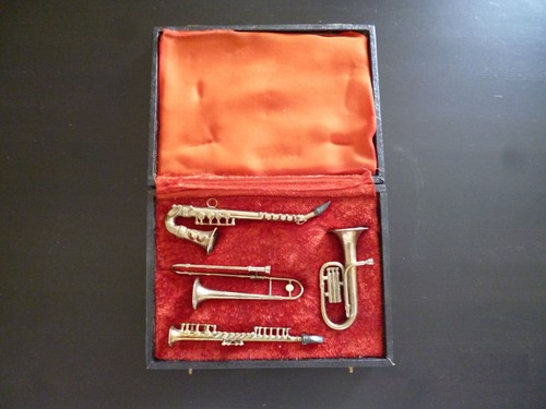 Blasinstrumente vier miniatur - blasinstrumente,