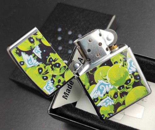 Zippo waiting line - waiting, /