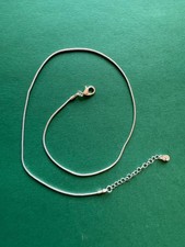 Eine elegante, zarte Kette aus