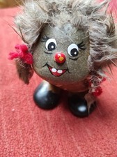 Stein-Figur Troll Mädchen  handbemalt mit Haarpracht