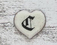 Emaille 1970er Herz weiß C Buchstabe Vintage Geschenk alt Name Liebe Deko Freund