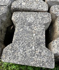 Verbundsteinpflaster 500 Doppel-T-Verbundsteine, sog. Knochen, 20x16x7,5, alt