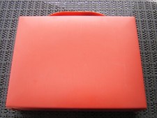 Kassettenkoffer zur Serie Erzähl Mir Was