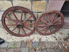 Alte Wagenräder aus  Holz