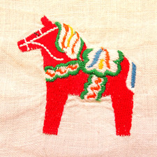 Tischläufer Schweden Landhausstil Baumwolle bestickt 135 x 23 cm  Tischdecke