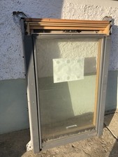 Dachflächenfenster mit Abdeckrahmen außen  