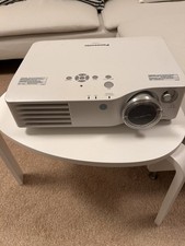 Beamer Panasonic PT-AX200E