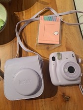 Fuji Instax mini 11 Lilac Mit Tasche Und Foto Girlande