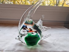 Glasfisch, klar mit eingeschmolzen Fischen,  H=ca. 11,5 cm, L=ca.11 cm, B=4,5 cm