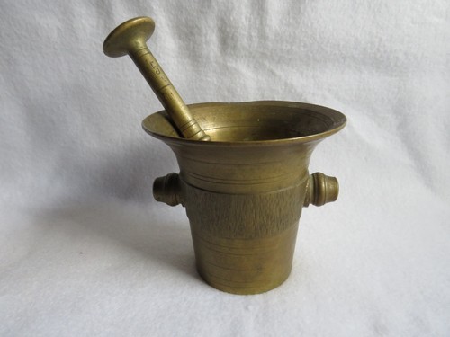 Antiker apothekenmörser mit - apothekenmörser,