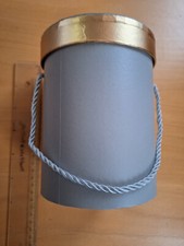 Geschenkschachtel rund grau gold Pappe mit Kordel