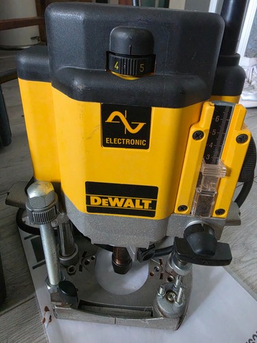 Dewalt dw625e 230v - dewalt,