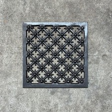 Altes  Lüftungsgitter Ofengitter Gusseisen Gründerzeit um 1900 / L 21 B21 S1 cm