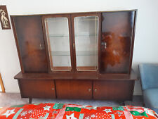 Alter Wohnzimmerschrank dunkelbraun mit geteilter Glastür