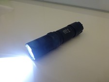 Nitecore EC21 LED Taschenlampe 460 L. Strobe SOS + rotes Licht