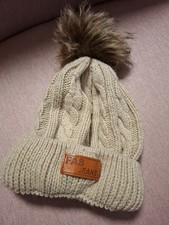 Hübsche, warme Bommelmütze - gestrickt - beige - Fellbommel - Einheitsgröße