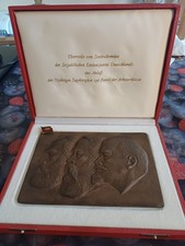 Bronzerelief von Marx, Engels und Lenin in OVP, Größe 18,5 cm x 12,5 cm