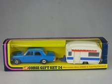 Corgi Toys Gift Set 24 GS24 Mercedes Benz 240D Touring Caravan Blisterbox 132836