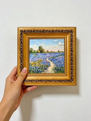 Blaues blumenfeld mit - blaues,