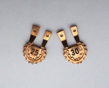 2 DDR Sprungzahl-Anhänger für Abzeichen NVA STASI Fallschirmjäger Paratrooper