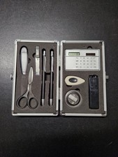 Reiseset, Schreibwaren- und Rechnerset, silberne Box