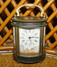 Eine Alte Oval Reiseuhr