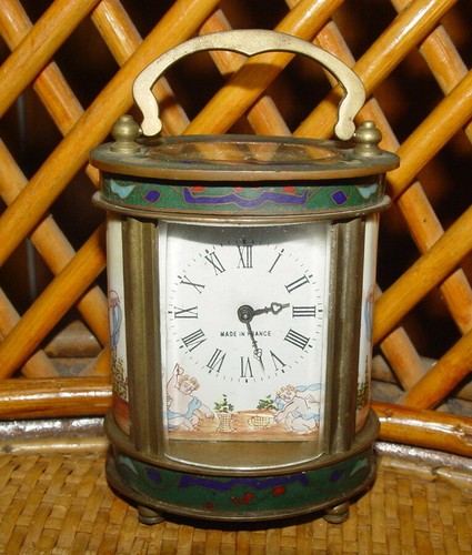 Eine alte oval reiseuhr - alte,