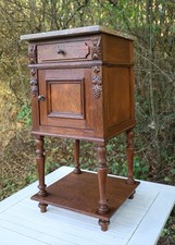 Antiker Nachttisch, französisch Ende 19. Jh., aus Eichenholz in Braun mit Marmor