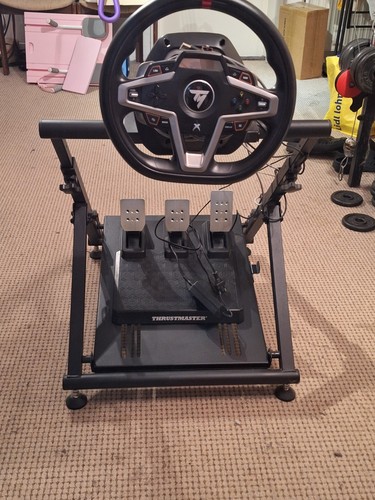 Lenkrad mit pedalen und