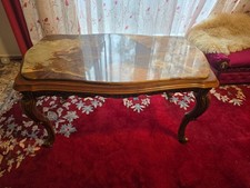 Antiker Couchtisch aus geschnitztem Massivholz mit Onyxplatte