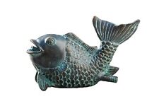 Bronzeskulptur Gartenfigur kleiner Fisch mit Wasserspeier Gartendekoration grün