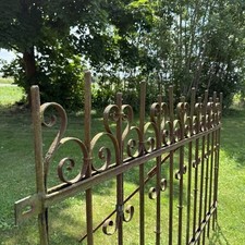 Alter Schmiedeeiserner Zaun + 2 Türen / Gründerzeit  um 1900 / L 10,50m H 1,13m