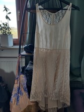 Hübsches Spitzenkleid