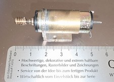 Motor in Halterung fest