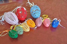 Osterdekoration : echte Handarbeit: 10 umhäckelte Ostereier & 19 Plasteeier