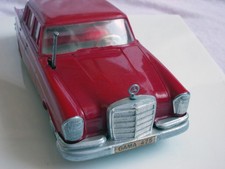 SCHÖNER ALTER BLECH PLASTIK GAMA MERCEDES 220 wohl 60er JAHRE