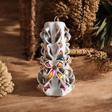 Bunte dekorative geschnitzte