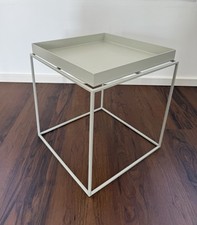 Hay Tray Table M Tablett - Tisch Größe: 40x44x40 cm Farbe: Warmgrau