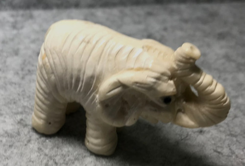 Marmor elefant aus - -,