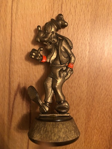 Goofy figur auf sockel metall - goofy,
