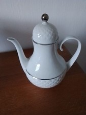 Kaffeekanne Porzellan ,Weiß mit geriffelten Blattmaserung,Hutchenreuther ( Krone
