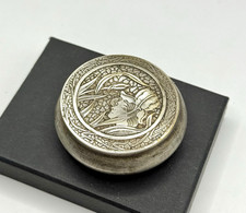 Antike versilberte Puderdose