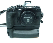 Olympus E-M1 OM-D 16 MP Digitalkamera  mit HLD 7  Powerhandgriff