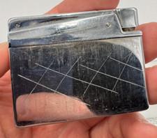 Altes antikes Feuerzeug Benzin