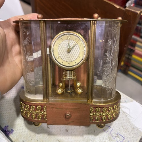 Vintage spieluhr mit tagen - vintage,