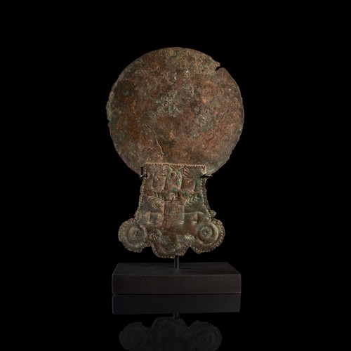Bronzespiegel mit verziertem